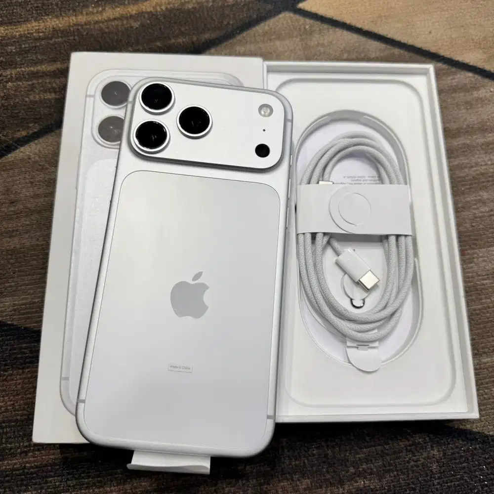 iphone 17 promax 256gb ibox seminggu pakai cc 12x garansi on juli 2027