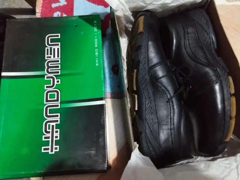 Sepatu Pria Semi Safety Handymen
