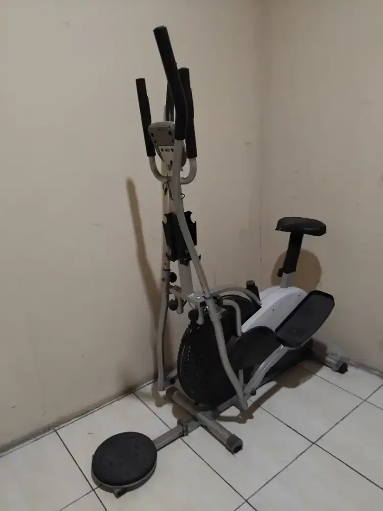 sepeda statis merk Bfit.