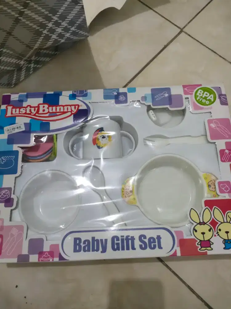 Perlengkapan bayi masih baru bukan bekas