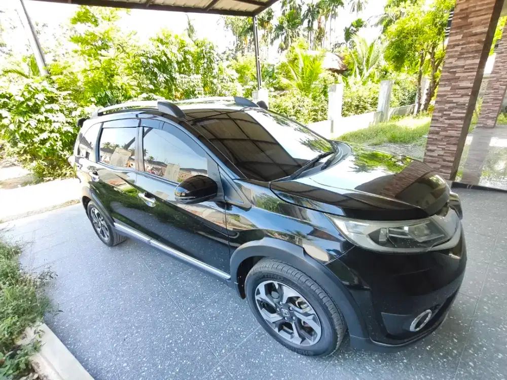 Honda BRV manual MT 2017 hitam