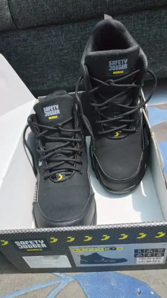 Sepatu safety Jogger no43,br pakai 1x