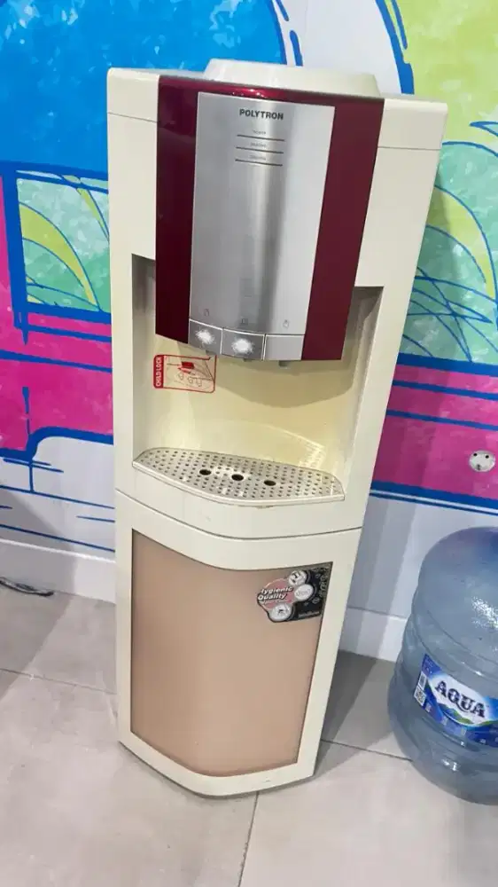 Dispenser dengan Kulkas Bawah