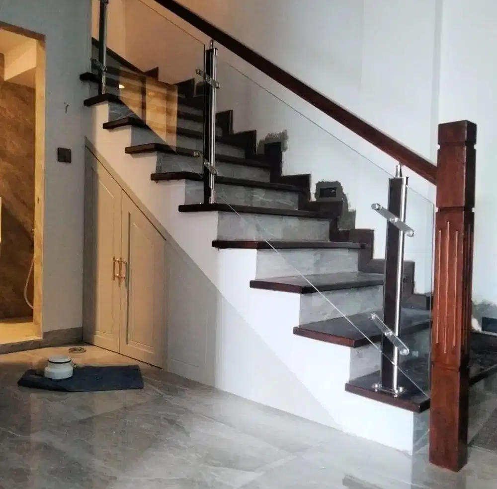 Pegangan tangga nomor satu