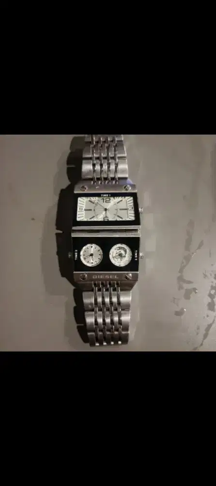 Jam tangan diesel