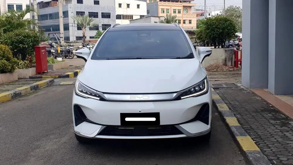Byd m6 superior captain 6 seater 2025 putih