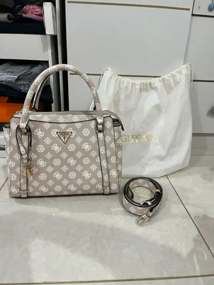 Dijual rugi tas wanita Guess original, baru pakai 1x aja