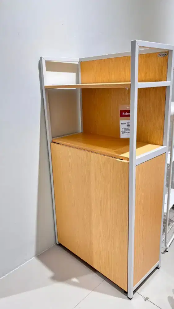 Meja makan lipat