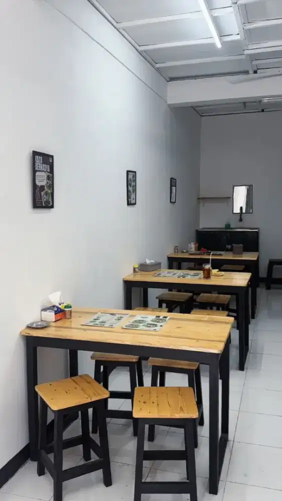 Jual Meja dan Kursi bekas pemakaian apik