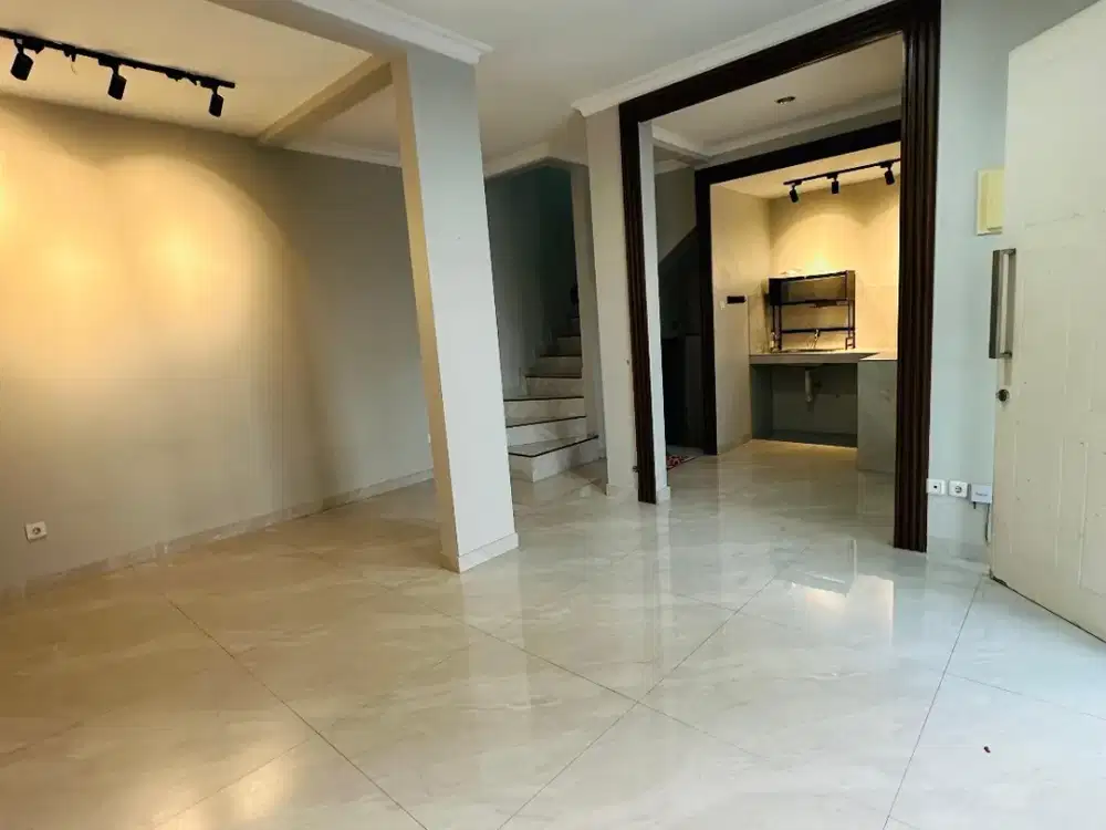 Disewakan rumah lokasi di pusat gading serpong, lingkungan aman, kondisi bagus