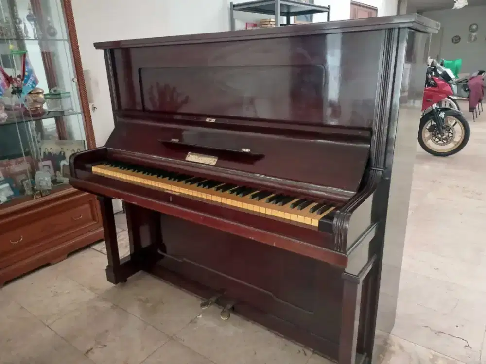 Piano upright klasik antik merk w. Naessens & co tahun 1920an22