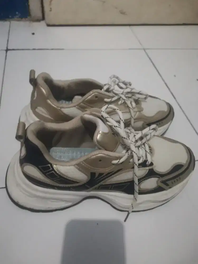 sepatu fashion/jalan jalan