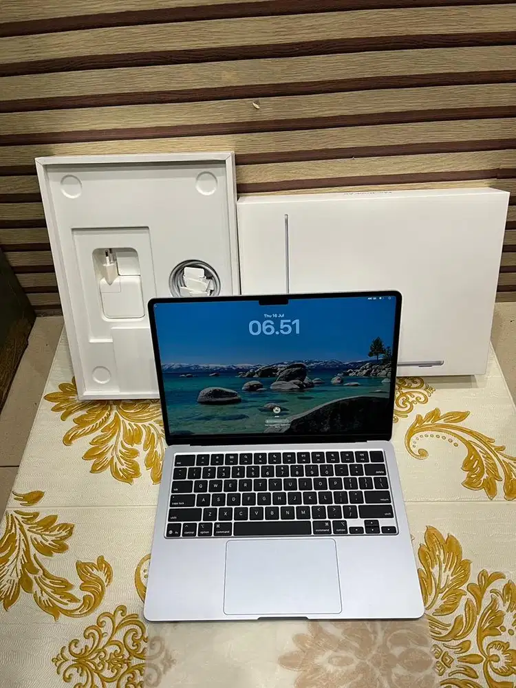 Macbook Air 13 inch M4 16GB 256GB Mulus Perfect IBOX