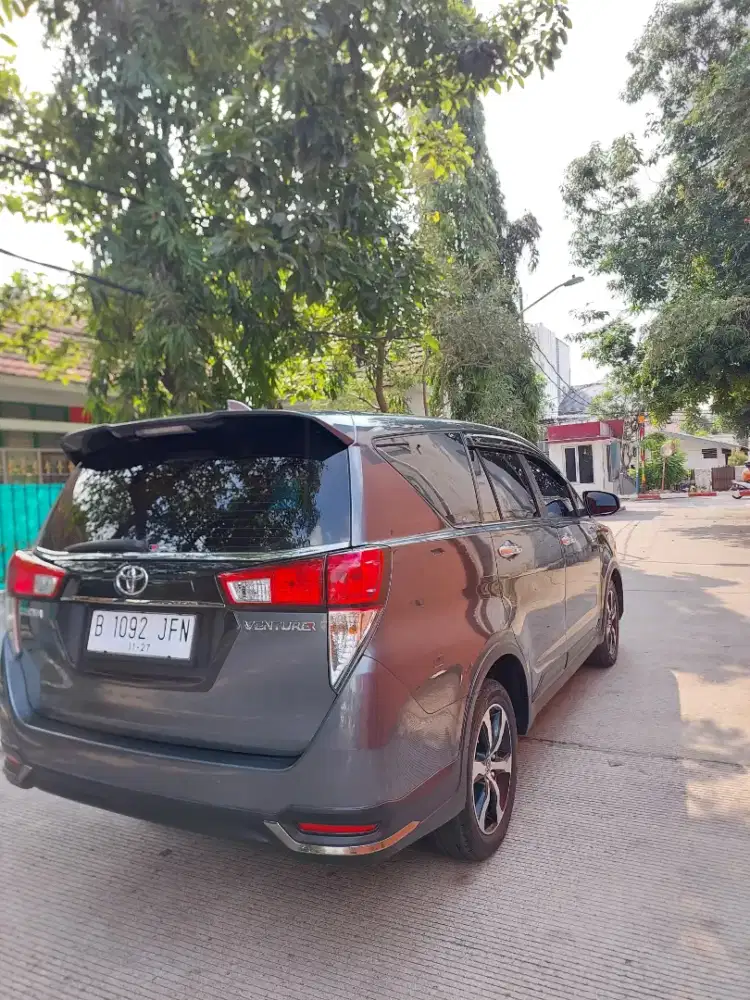 Toyota venturer metic bensin tahun 2022 istimewa