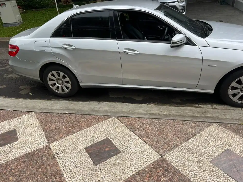 Mercedes benz E200