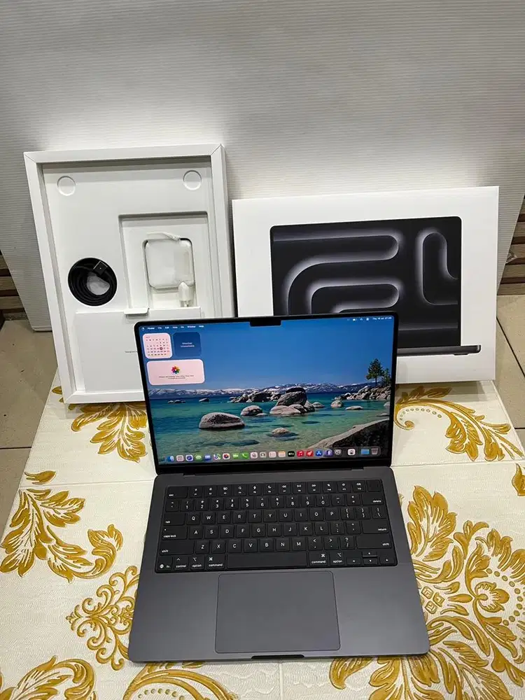Macbook Pro 14 inch M5 16GB 512GB Mulus Perfect IBOX