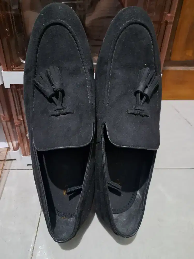 Sepatu pria H&M kondisi 99% new kotor debu karena tidak dipakai