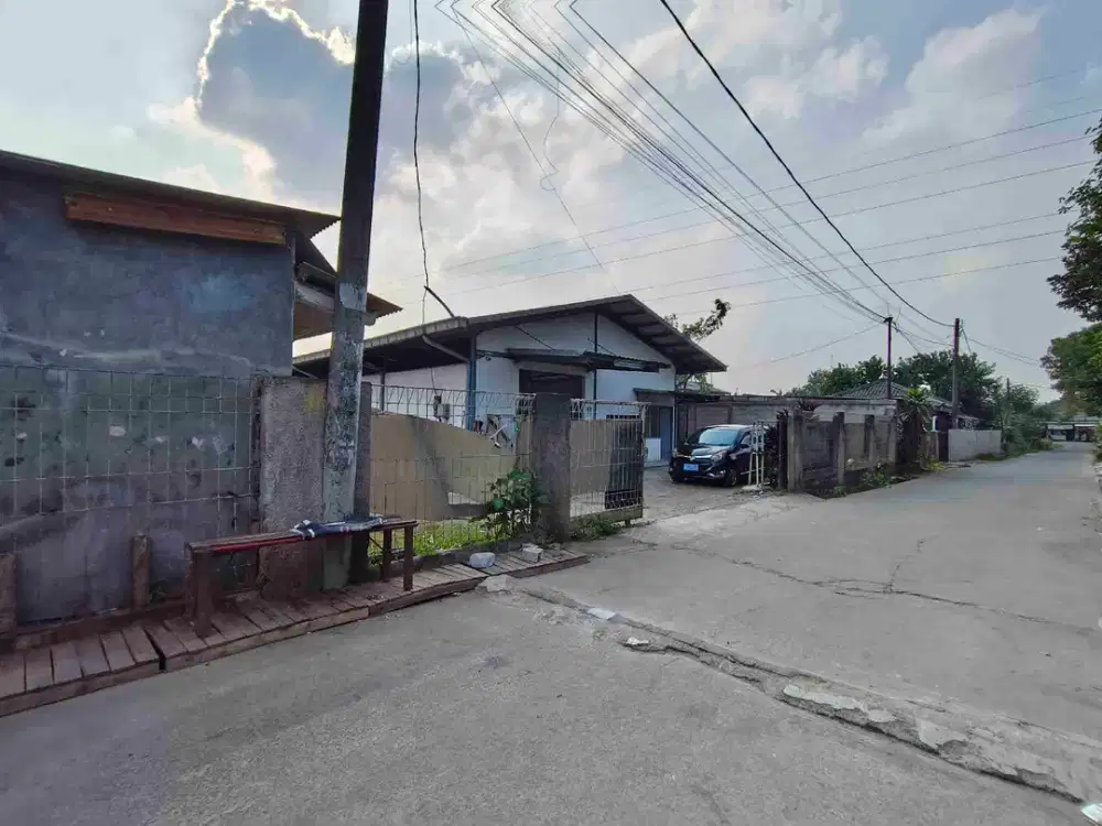 Gudang workshop luas tanah 900 m strategis murah 4 M di mustika kaya bebas banjir dekat akses tol grand wisata