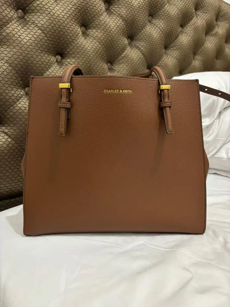 TAS WANITA CHARLES & KEITH