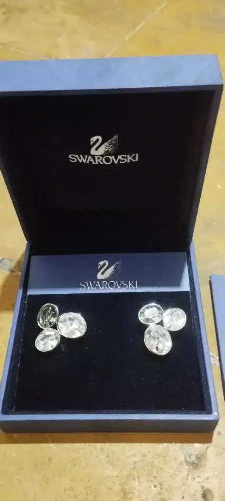 Aksesoris Anting Swarovski