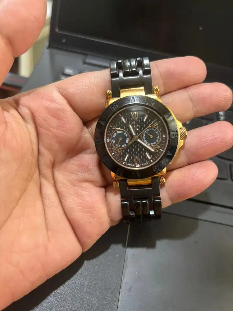 Jam tangan GC 45502L black and gold