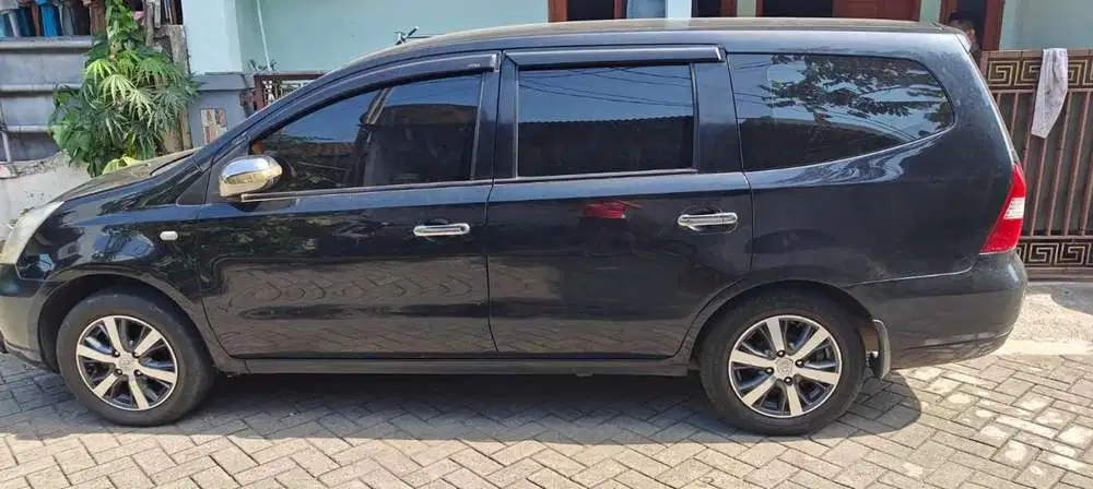 Nissan Grand livina 2011 Bensin