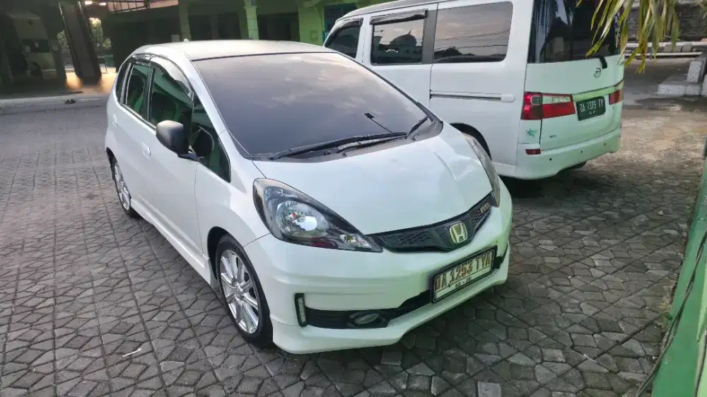 JAZZ RS GE8 A/T (AUTOMATIC)