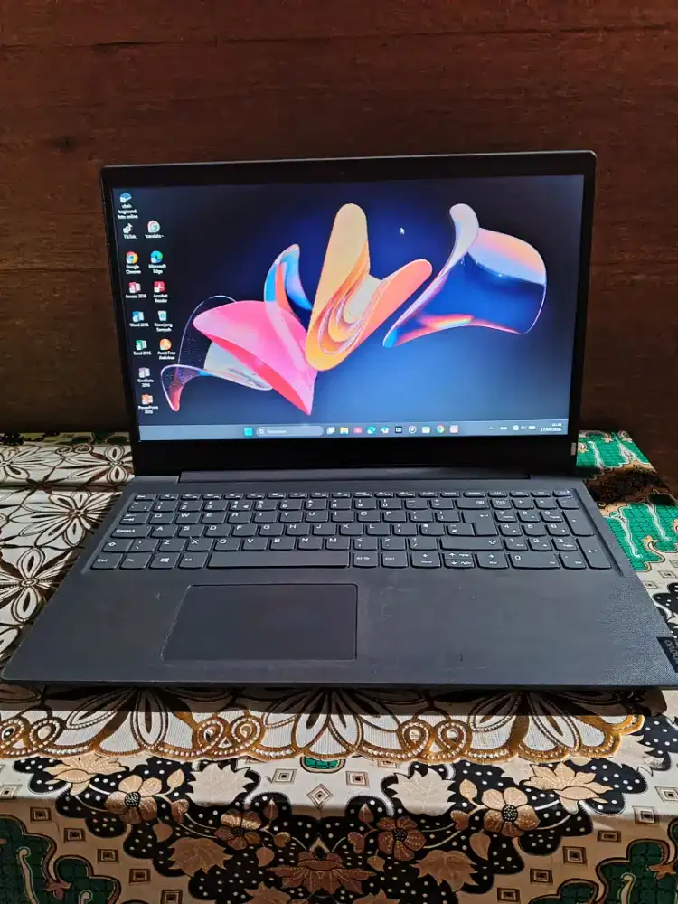 Jual laptop Lenovo V15-IGL