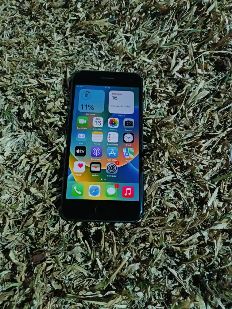 Iphone 8.   64 gb inter