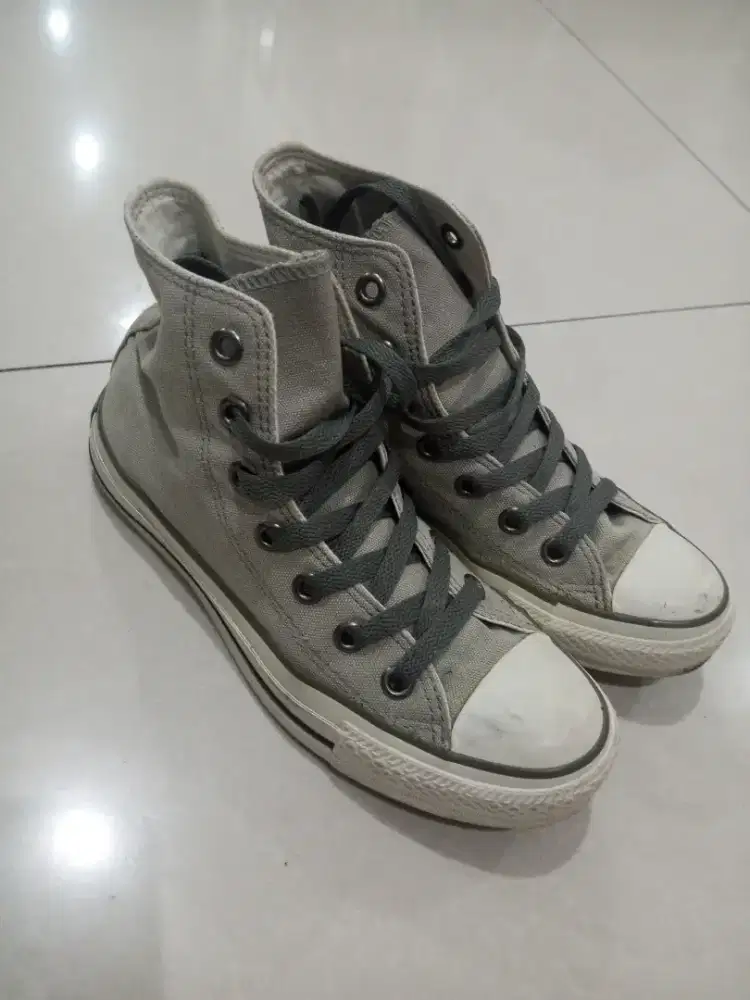 Sepatu Converse oten