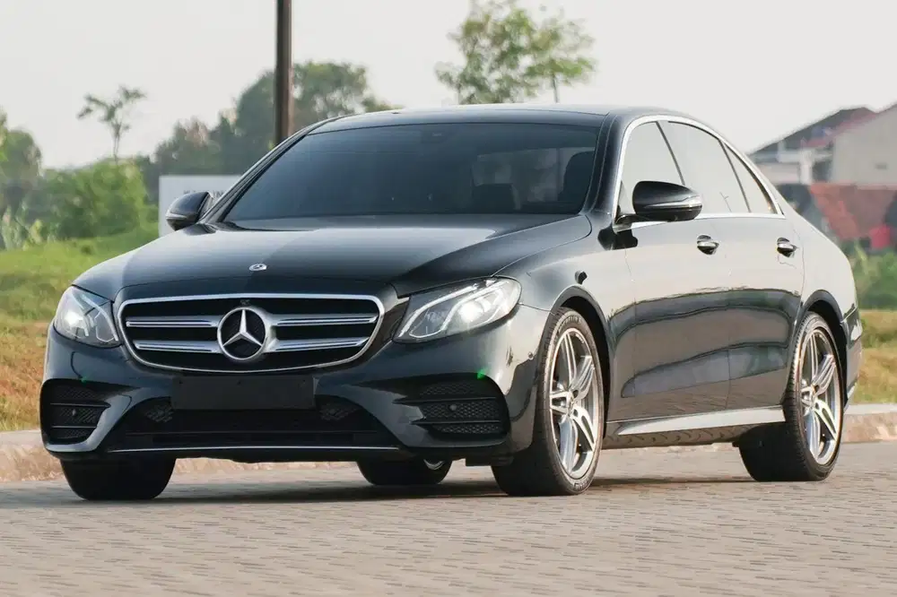 Low Odo! Mercedes Benz E300 AMG Line 2018 Full Options! 530i c300 320i