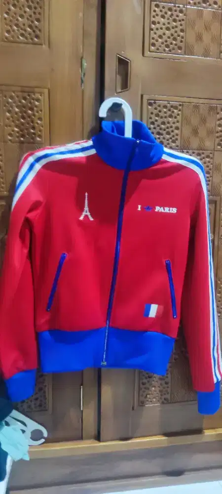 Jaket merah adidas