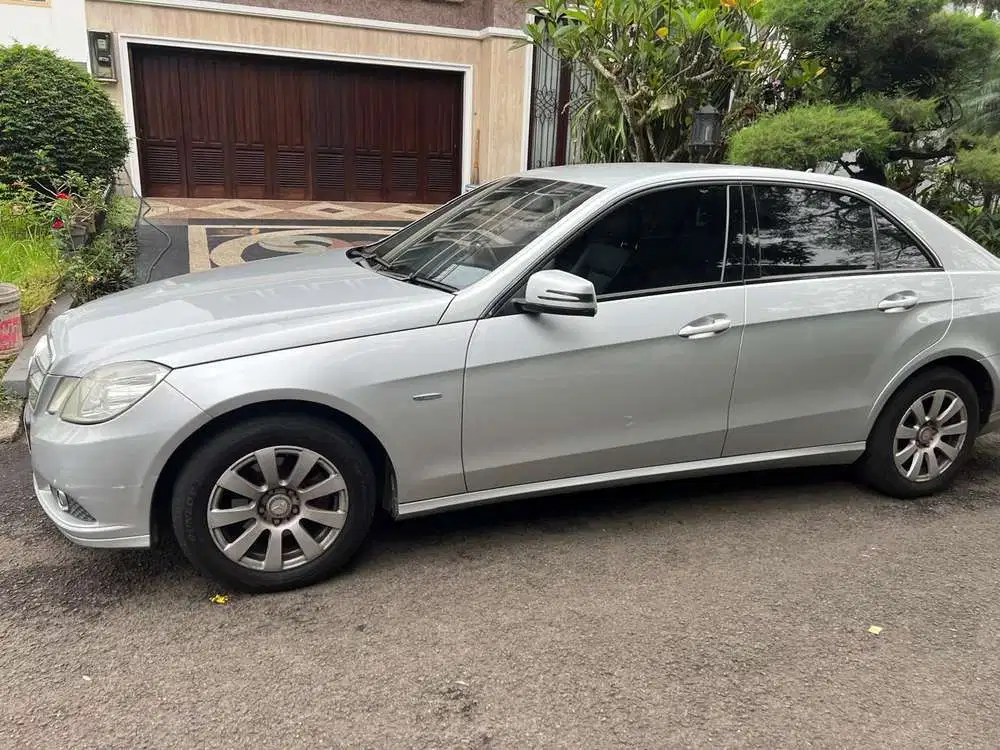 Mercedes-Benz E200 2011