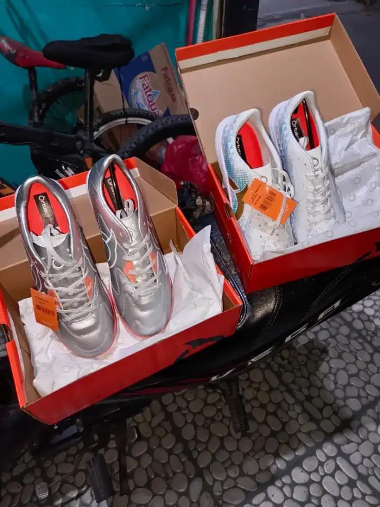 Sepatu futsal edisi salah nomer