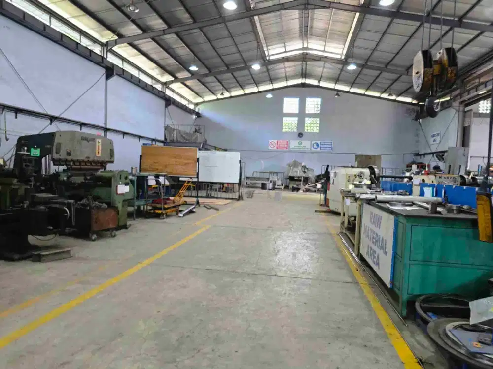 Dijual Gudang 2.000 m² siap pakai ,bagus,kuat, bebas banjir di jl Patriot kalimalang , jakasampurna .
