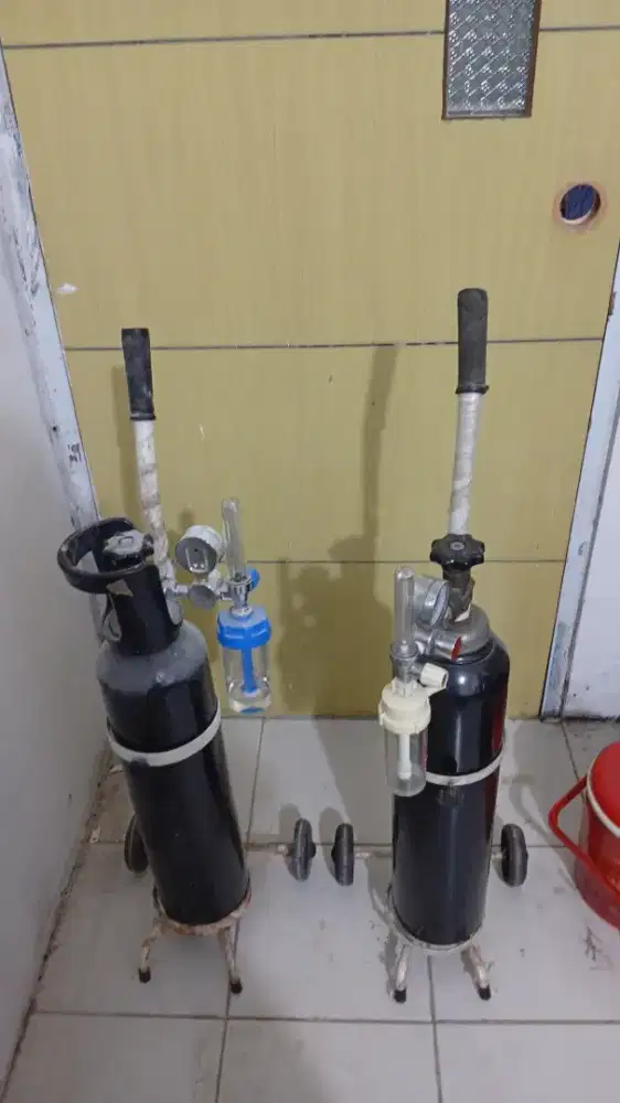 2 TABUNG OKSIGEN BEKAS