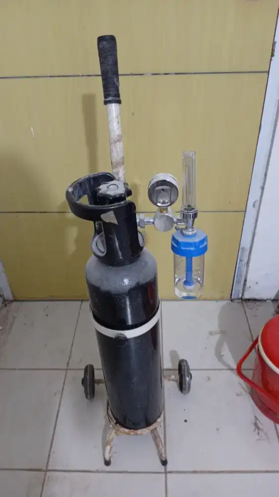 TABUNG OKSIGEN BEKAS DENGAN REGULATOR