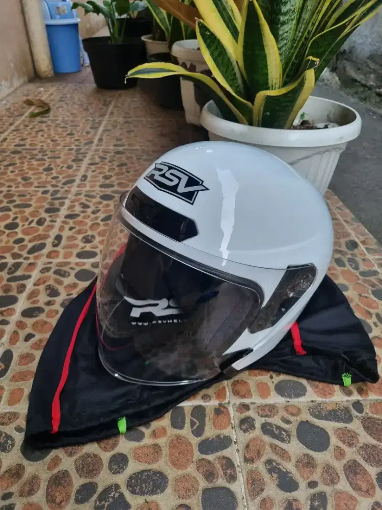Helm RSV NEW WINDTAIL sz L (like new)