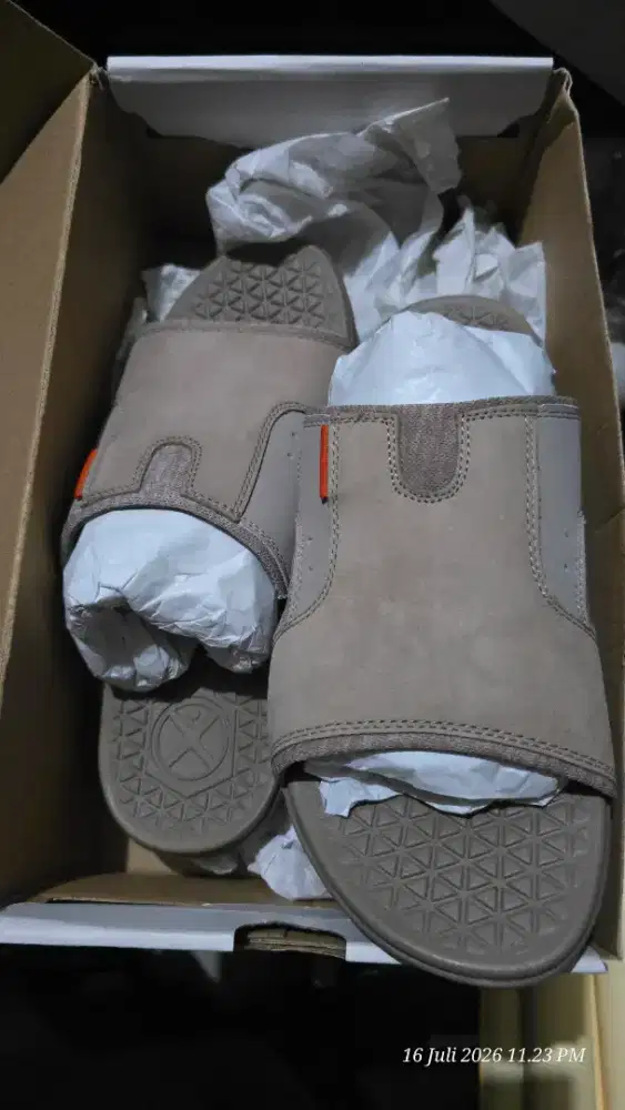 Sandal hush puppies