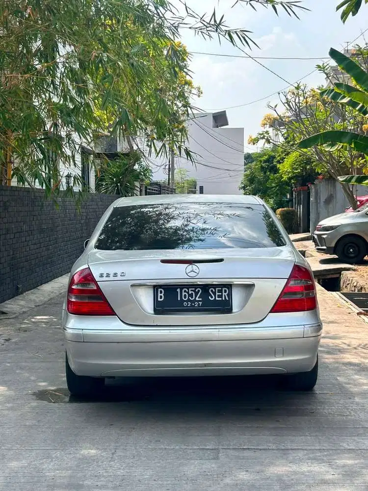 Mercedes-Benz E260 2005 Bensin