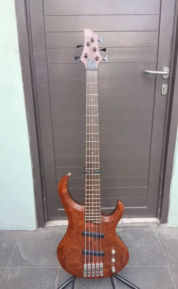 Bass Ibanez BTB 5 strings