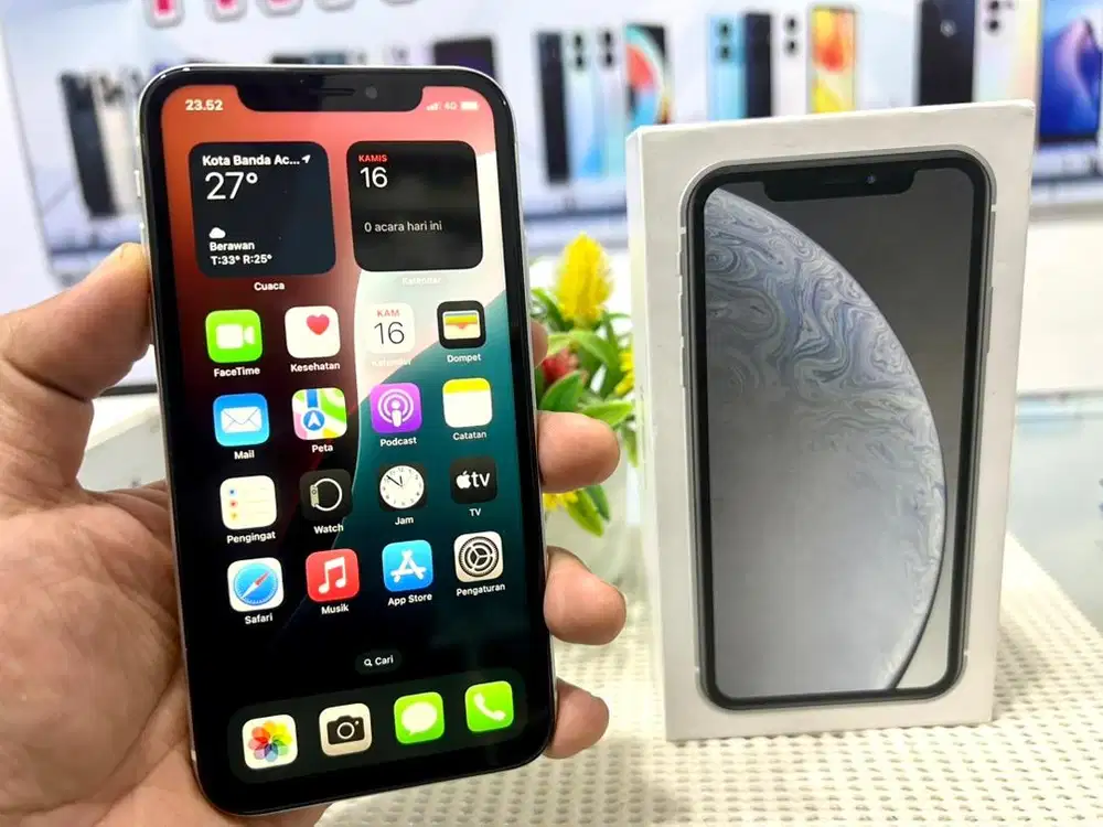 IPHONE XR 64GB INTER PERMANEN SEMUA_KARTU BISA BATRE BARU GANTI BH100%