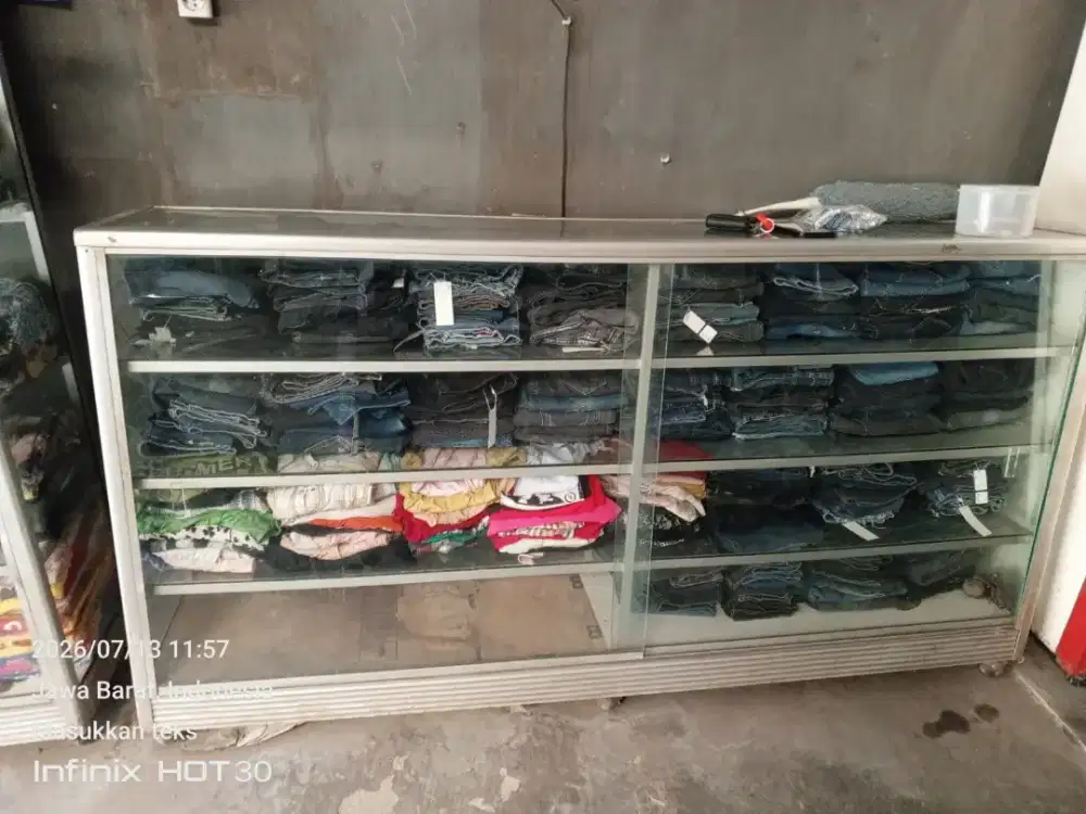 Etalase P 1mtr T 1.05cm tanpa roda semua mulus tidak ada kaca pecah