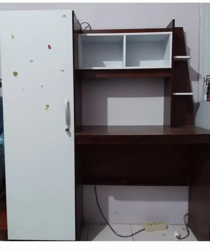 Lemari meja belajar