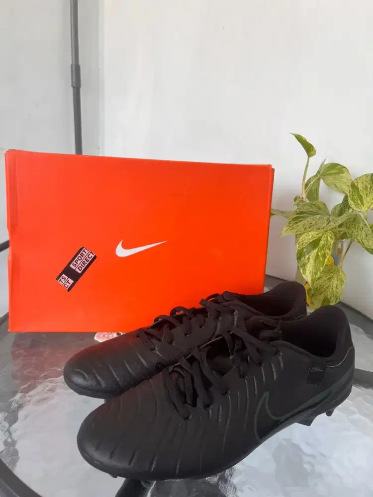 Dijual sepatu bola nike legend 10 academy fg like new