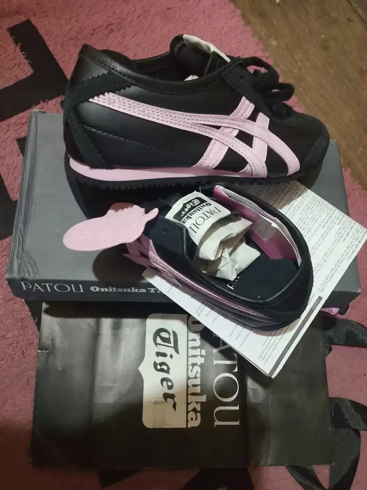 Sepatu wanita merk onitsuka tiger