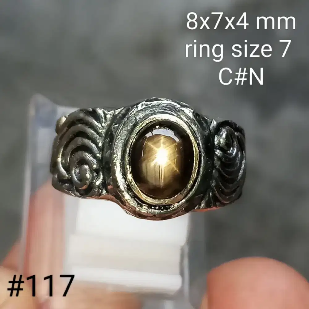Batu permata natural black sapphire star gold