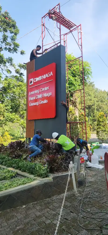Neon box dan huruf timbul bergaransi