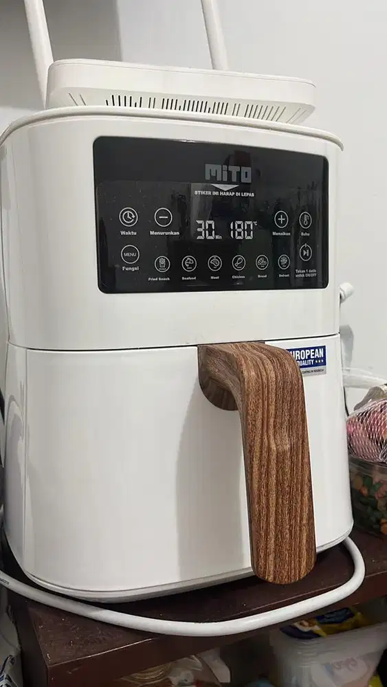 Mito Air Fryer warna putih