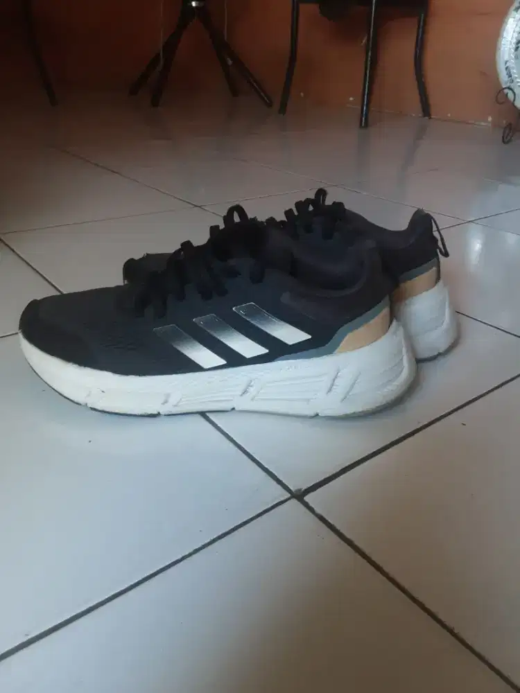 Sepatu Adidas Questar Original